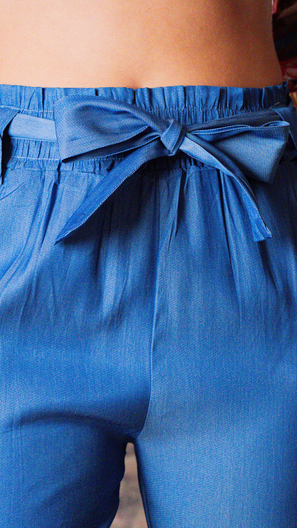 Pantalón tipo jean azul