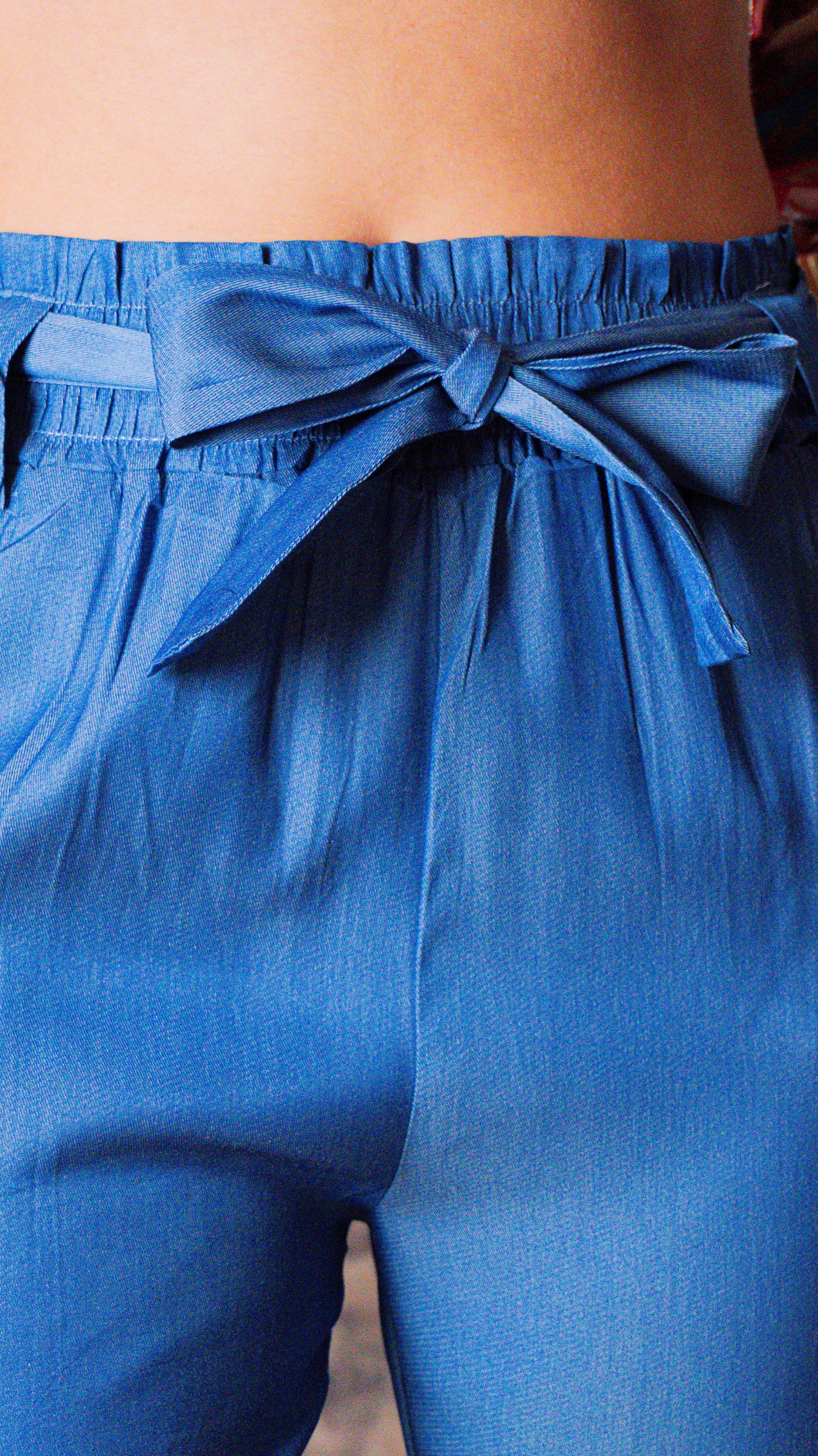 Pantalón tipo jean azul